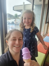 Alana & little girl with ice cream