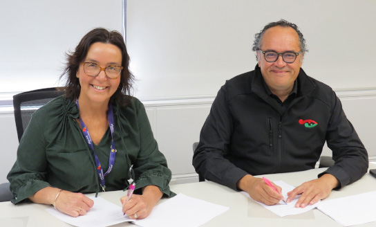 Whānau Āwhina Plunket CE Fiona Kingsford and Ngāti Hine Health Trust CEO Tamati Shepherd-Wipiiti sign MoU Whānau Āwhina Plunket CE Fiona Kingsford and Ngāti Hine Health Trust CEO Tamati Shepherd-Wipiiti sign MoU